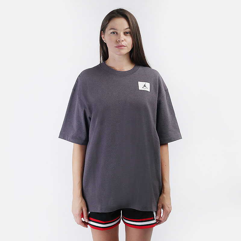 женская серая футболка Jordan Essentials T-Shirt DD7057-082 - цена, описание, фото 3